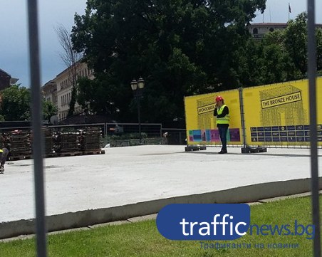 Бронзовата къща си тръгна от София, столичани ликуват