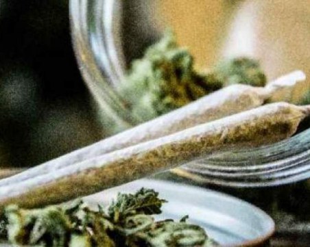 Две пакетчета марихуана изпратиха 17-годишен карловец в ареста