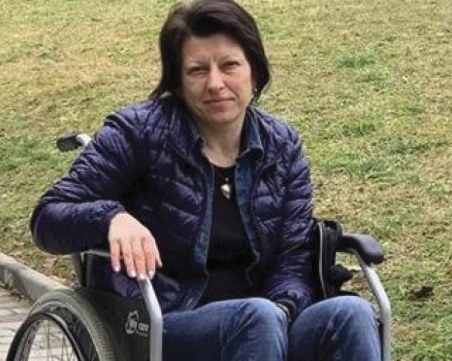Медицински феномен! 38-годишна жена през деня е в инвалидна количка, а през нощта ходи