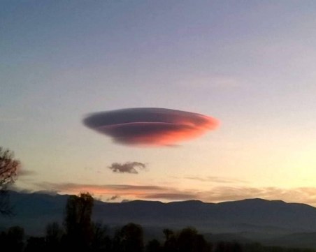 Ихтиман в истерия по НЛО. Летяща чиния, облак или фотошоп? СНИМКИ