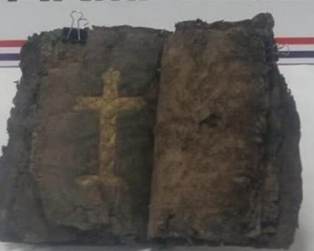 Откриха Библия на 1200 години СНИМКИ