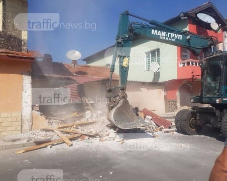 Роми от Пловдив бранят в съда бараките си, багери влизат в махалите