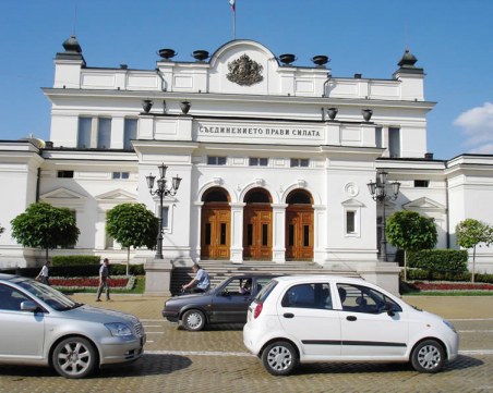 ГЕРБ и БСП в свада за “Техноимпекс“ и дела срещу Борисов