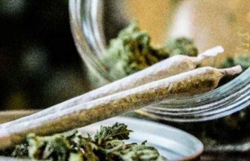 Две пакетчета марихуана изпратиха 17-годишен карловец в ареста