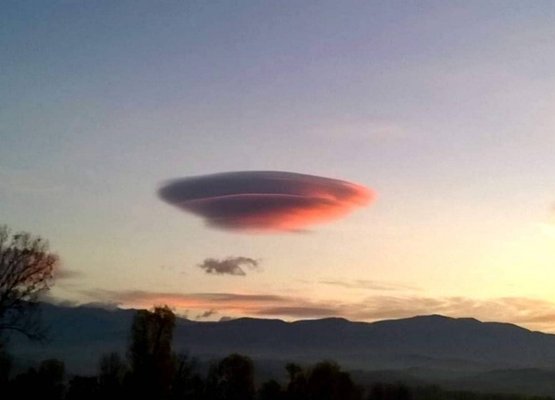 Ихтиман в истерия по НЛО. Летяща чиния, облак или фотошоп? СНИМКИ