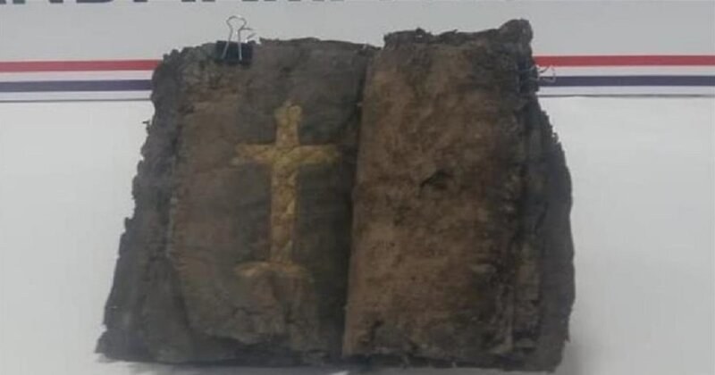 Откриха Библия на 1200 години СНИМКИ