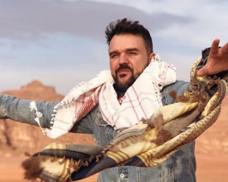 Графа обикаля пустинята със семейството си СНИМКИ