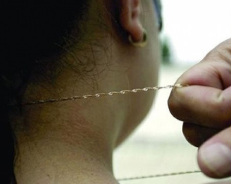 Мъж нападна и обра пловдивчанка, получи шест години затвор