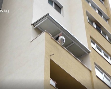 Пликчето и през терасата! Снегът си отиде, боклукът се върна ВИДЕО