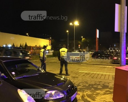 Пловдивчанин спря скъпата си кола на пешеходна, жена му направи забележка, той я прати в болница