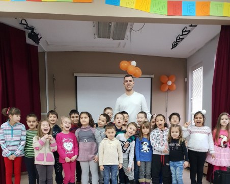 Пловдивски ученици с благотворителен концерт, за да помогнат на възрастни хора СНИМКИ