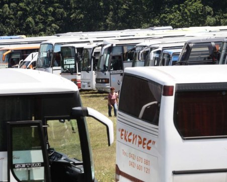 Погват рейсове, които возят на черно