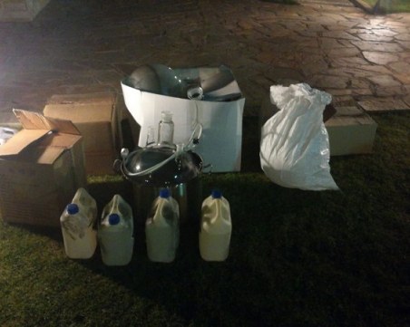 Лаборатория за синтетична дрога лъсна в Долна Диканя