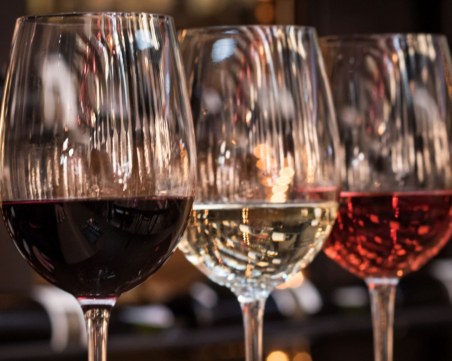 Синьо вино изненада ценителите на алкохола СНИМКИ