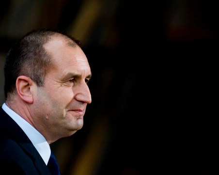 След изтребителите – президентът се кахъри за флота, пехотата…