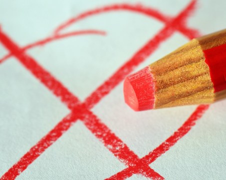 Забравете за е-гласуване през май. На евроизборите – до урните!