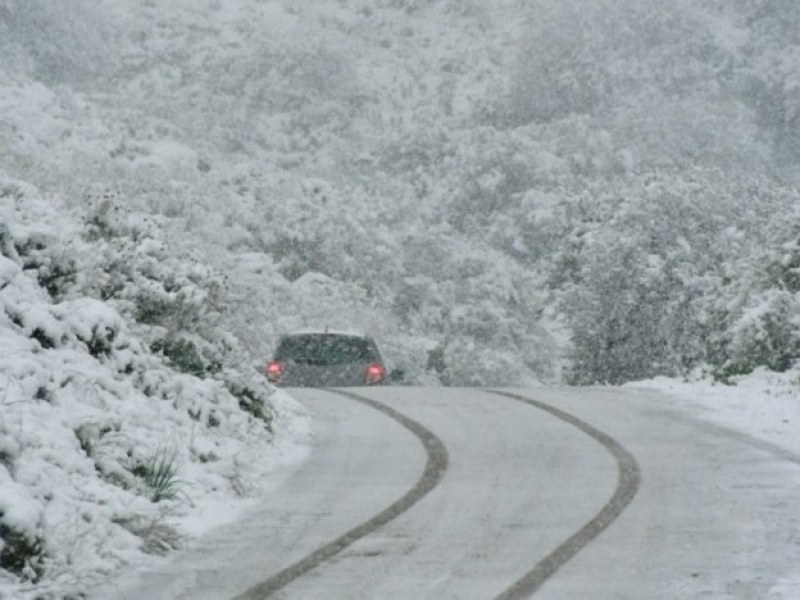 Нова снежна покривка в Родопите! 23 машини чистят снега в Пазаржишко