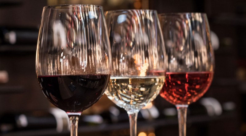 Синьо вино изненада ценителите на алкохола СНИМКИ