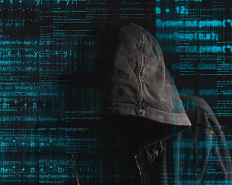 Арестуваха хакер, спрял достъпа на десетки в интернет