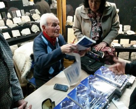 Доцент Сандю Бешев: Боян Петров е изкачил Шиша Пангма СНИМКИ