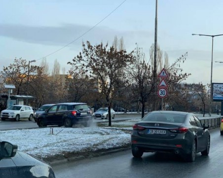 Ето как се прави обратен завой на столичен булевард СНИМКИ