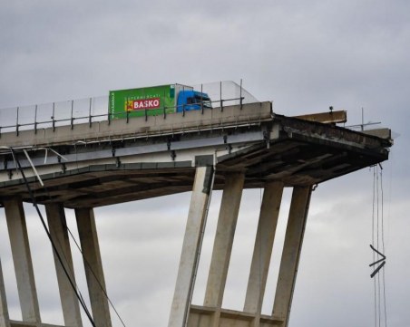 Разрушават моста в Генуа, погубил 43-ма души