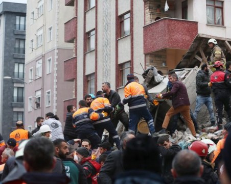 45 часа след рухването на блока в Истанбул – 16-годишен спасен!