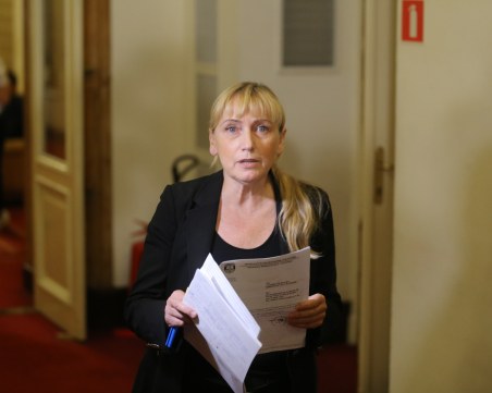 Йончева иска Борисов да си каже за: Ало, Банов съм… но