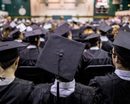 86 химици ще получат дипломи днес от ПУ, завършилите все по-малко