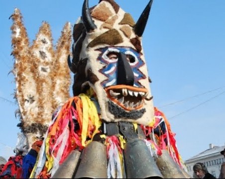 Българин бе свален от самолет в Дания, сметнали го за терорист заради видео… с кукери