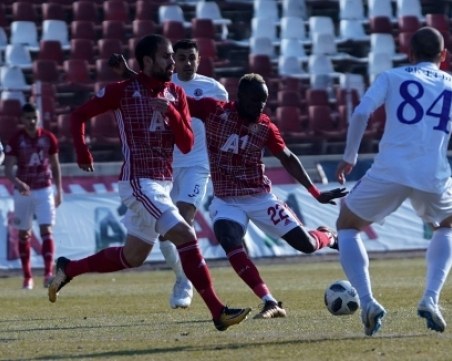 Етър вгорчи дебюта на Любо Пенев в ЦСКА