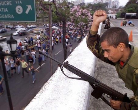 Посланикът на Венецуела в България: Народът и армията са готови да защитят страната