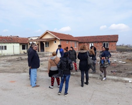 Ромите от Войводиново отново си тръгнаха, с тях били и представители на БХК