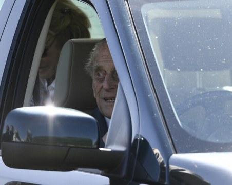 Съпругът на британската кралица доброволно върна шофьорската си книжка на 97 години