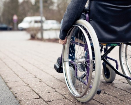 Според ТЕЛК момче с прогресиращо и нелечимо заболяване трябва да ходи на работа