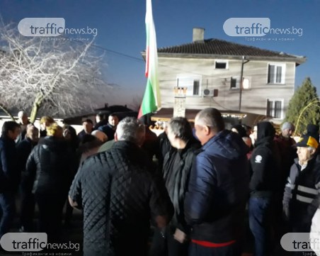 Войводиновци: Няма да допуснем ромите да се върнат! Готови сме на крайни мерки СНИМКИ