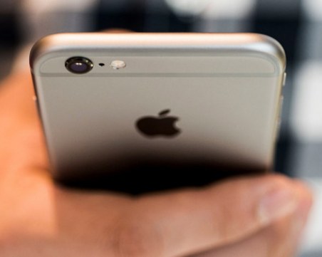 Защо батерията на телефона пада в студеното време?