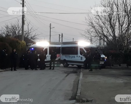 Жандармерия блокира достъпа до празната ромска махала във Войводиново СНИМКИ