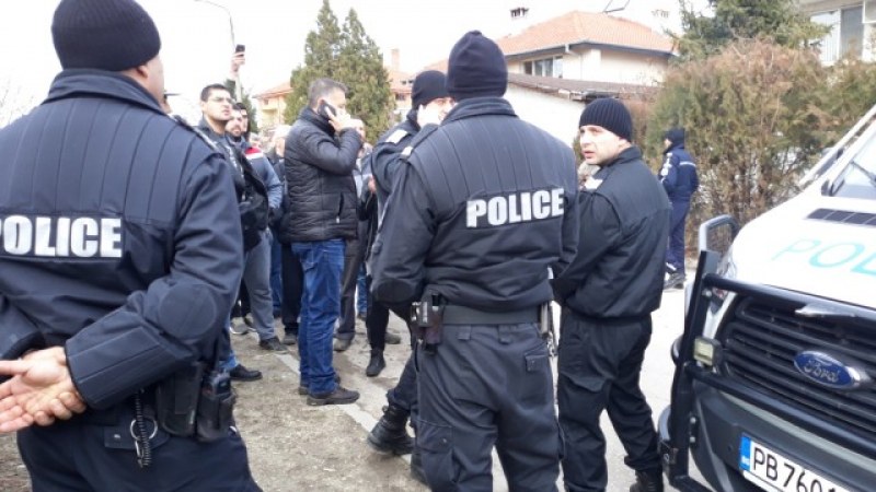 Ромите се върнаха във Войводиново, селото се вдигна отново на протест СНИМКИ