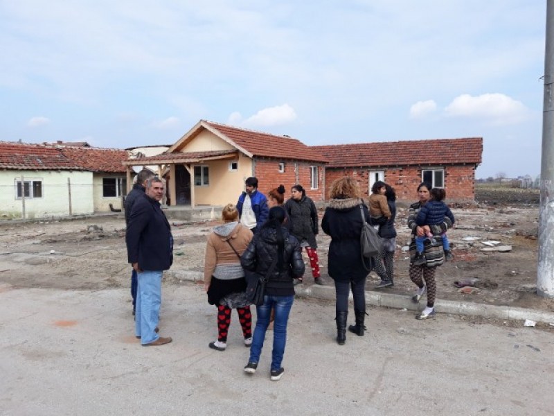 Ромите от Войводиново отново си тръгнаха, с тях били и представители на БХК