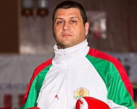 Млад стоматолог страда от тежко заболяване! Той помага на хората, да му помогнем и ние!