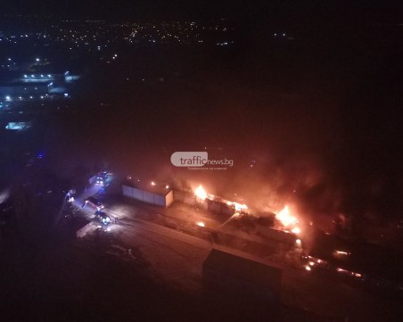 Пожарът край Войводиново е в цех за месо, 14 пожарни са на място ВИДЕО И СНИМКИ