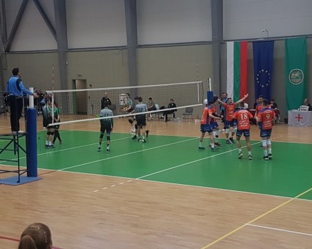 Виктория Волей с драматична победа, загуба за СК Строител