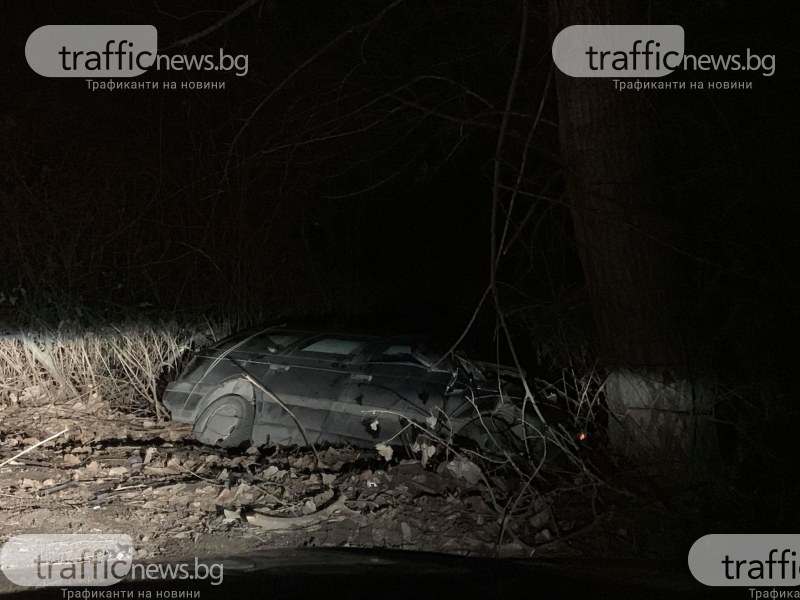 Нов инцидент във Войводиново! Кола се озова в канавката СНИМКИ