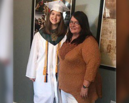 56-годишна жена загуби съзнание, а когато се събуди... беше на 18 СНИМКИ