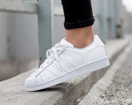 Белички, чернички… расистки пуловери, расистки маратонки! Докога?