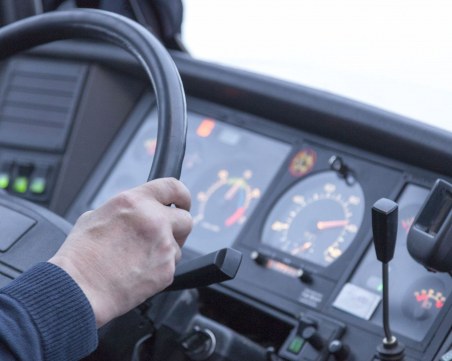 От много бачкане: Шофьори и ватмани ползват шишета, не тоалетни!?