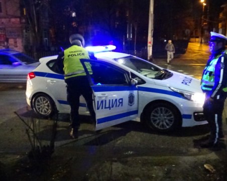 Смърт в тролейбус в София! Мъж тръгна да слиза и... почина