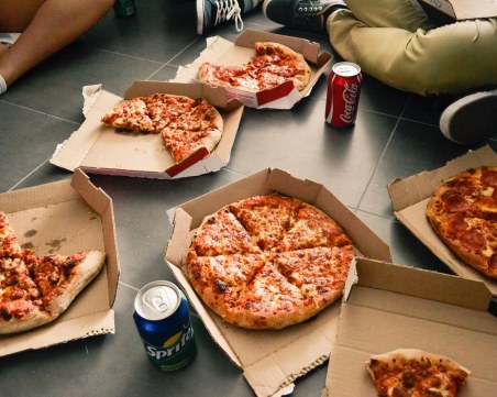 Вместо да готвим, поръчваме! 10% от храната за вкъщи – онлайн