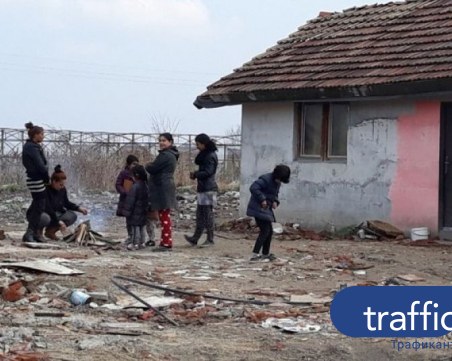 ВМРО скочиха срещу даването на общински жилища на ромите от Войводиново под тепетата